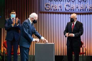 El Cabildo entrega sus honores y distinciones a 19 personas y entidades por su labor en favor de la sociedad grancanaria/TA.